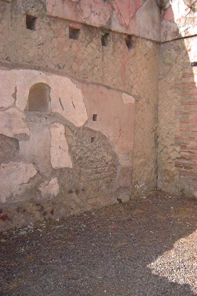 IV.15/16 Herculaneum, July 2001. Room 7, west wall at northern end.
Photo courtesy of Nicolas Monteix